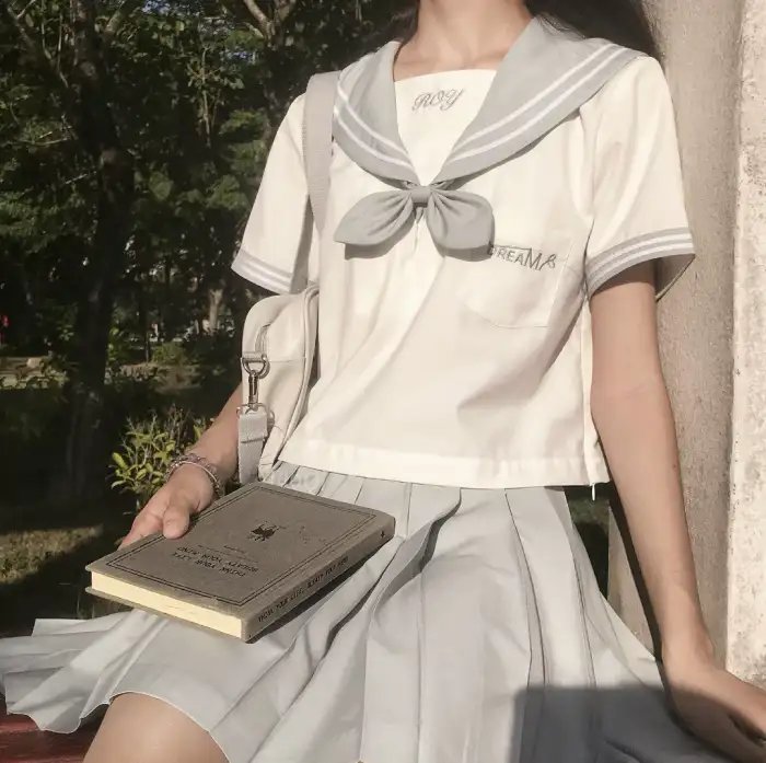 彩色中的黑白